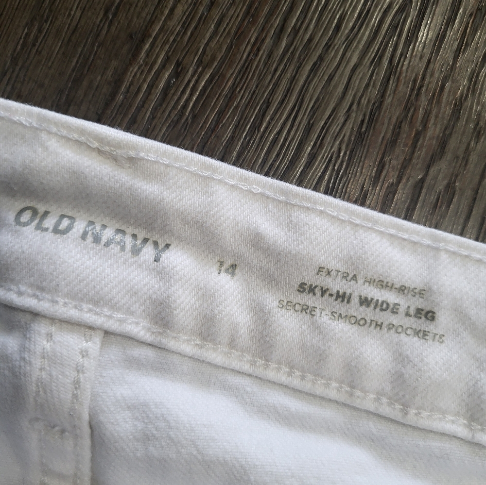 Old Navy White Flare & Wide Leg Jeans - Picture 3 of 3